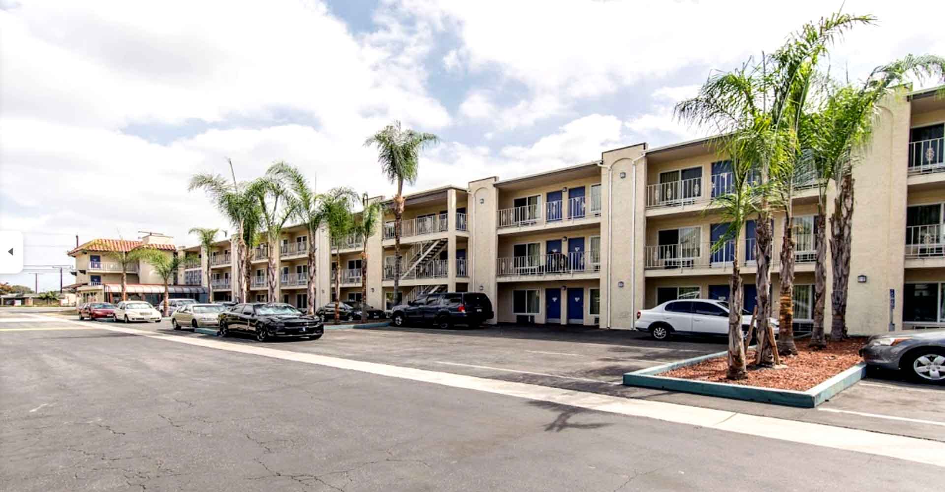 Front of Hotel Beachside Inn Buena Park